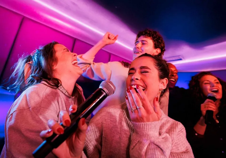 Tổng hợp những bài hát karaoke hay cho nữ giọng yếu hay nhất