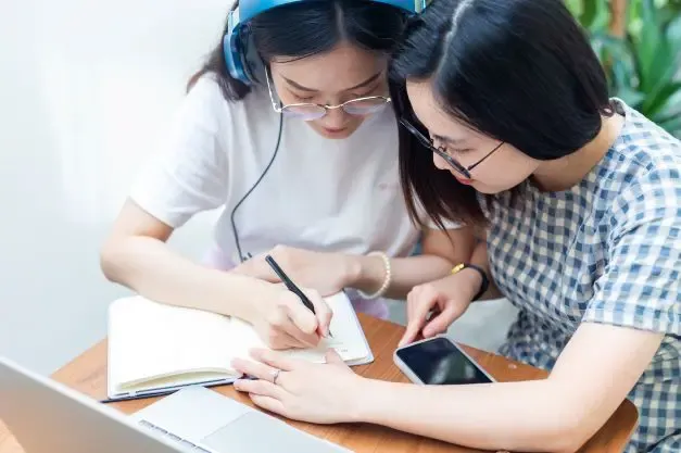 Các bài hát cho người mới học tiếng Anh tạo động lực nhờ vào yếu tố giải trí