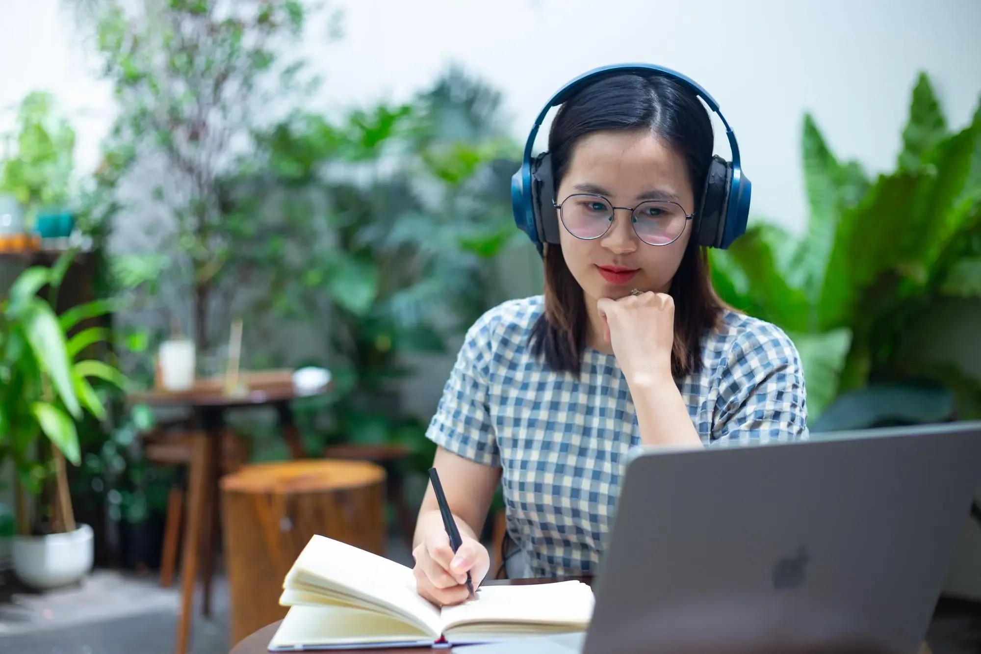 Kết hợp phương pháp chép chính tả để cải thiện kỹ năng tiếng Anh cho người mới bắt đầu