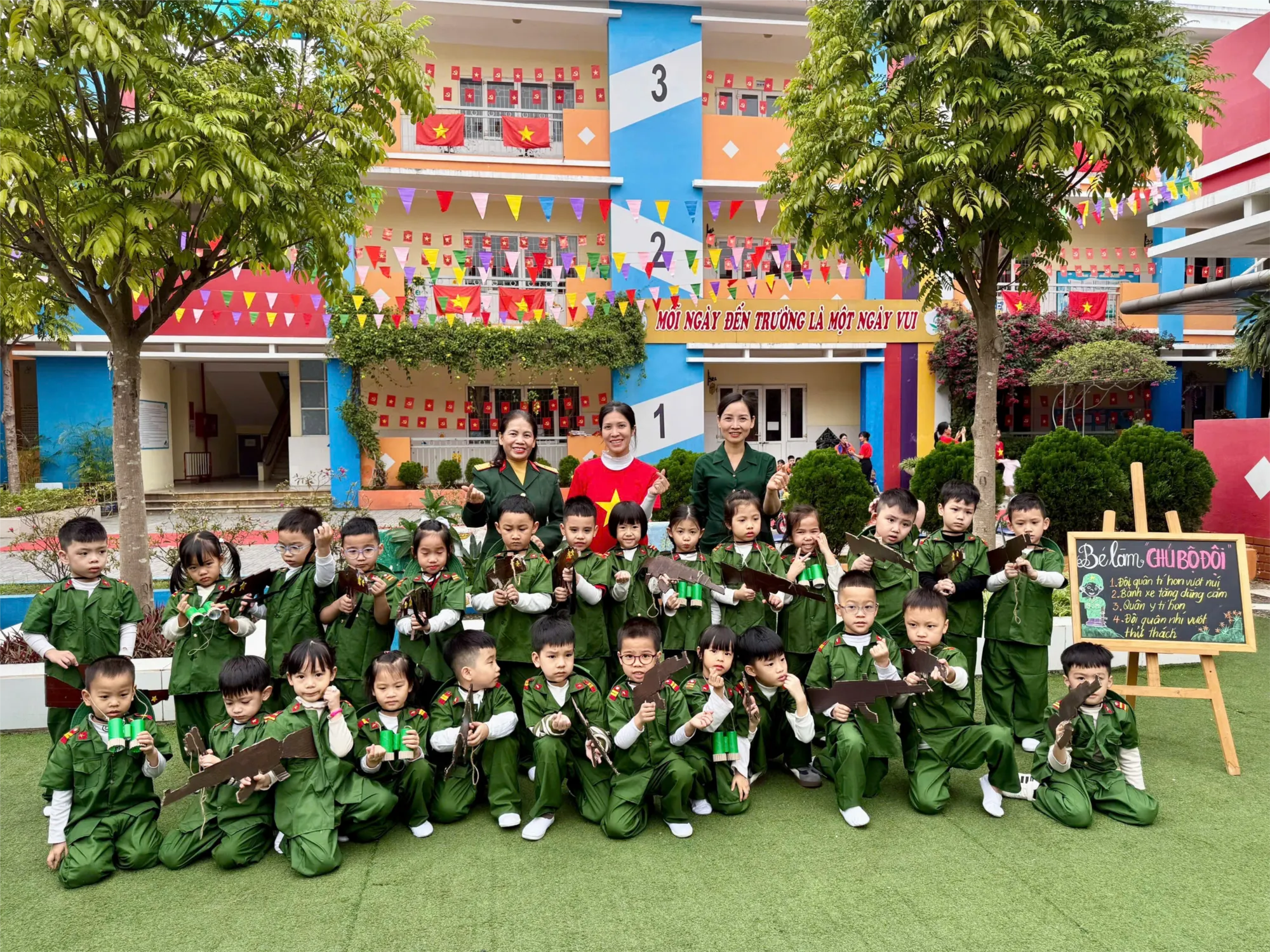 Các bé lớp Mẫu giáo lớn A2 tham gia chương trình Cháu yêu chú bộ đội chào mừng Ngày thành lập Quân đội nhân dân Việt Nam 22/12