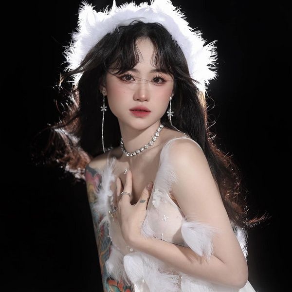 Cô Gái Gucci - Láo Soái Nhi