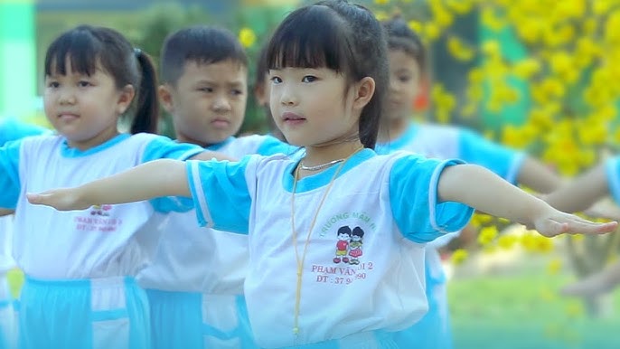 Tập Thể Dục Buổi Sáng - Bé Mai Vy