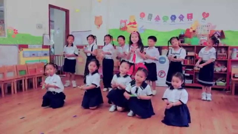 Bé Tập Đánh Răng - Ruby Bảo An