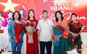 Vinh quang - Hơn 30 ca sĩ