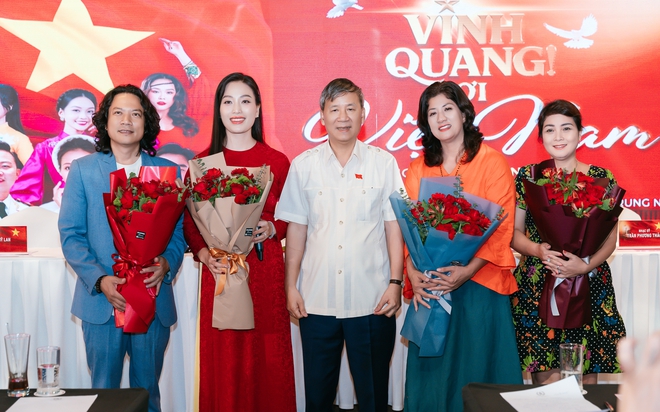 Vinh quang - Hơn 30 ca sĩ