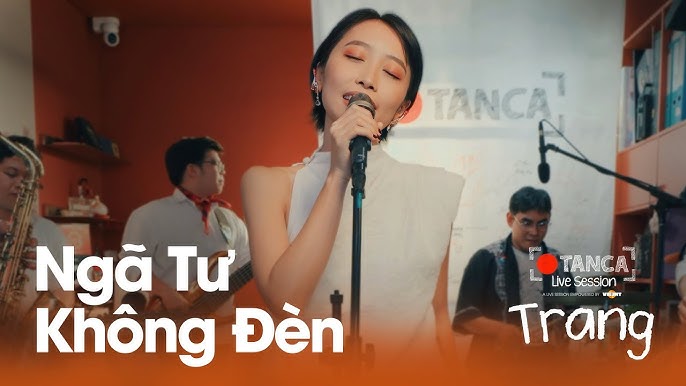 Ngã Tư Không Đèn - TRANG
